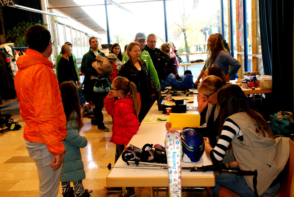 Gro__er Einkaufsspa__ beim Winterbasar.JPG