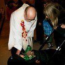 Die Kinder erhielten den Segen.JPG