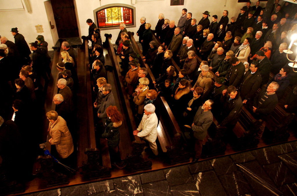 Feierliche Atmosph__re in der Basilika.JPG