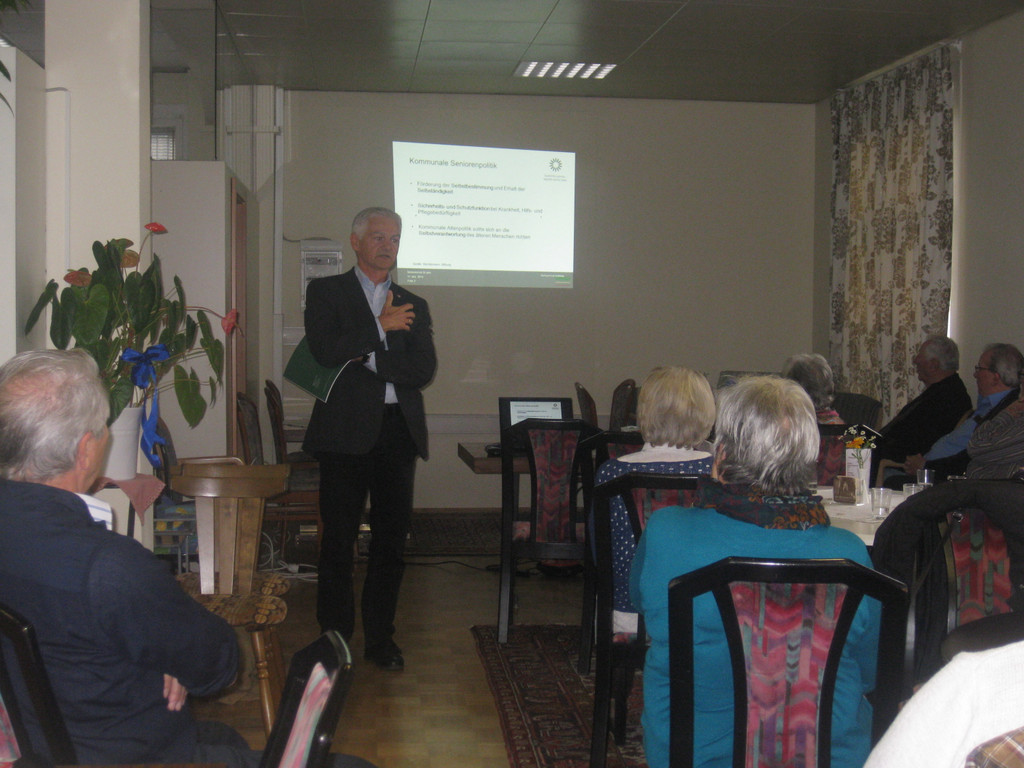 Impulsreferat zum Thema_Betreutes Wohnen-Wohnen         im Alter            Ref_ Markus Rusch _1_.JPG