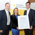 bergabe Ehrenurkunde an Obmann Prenn und GF Kramer.jpg