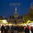 Bürgermeister Häupl hat den Christkindlmarkt vor dem Rathaus eröffnet