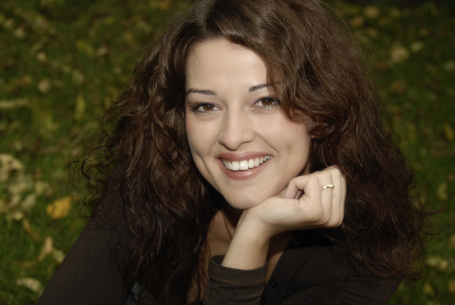 Mirela.JPG