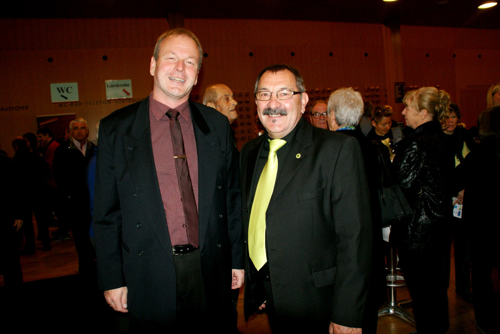 Bgm_ Christian Loacker_ Sigi __sterle_ Ehrenobmann Gesangverein.JPG