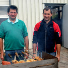 Wilson und Ademir_ die Grillmeister.JPG