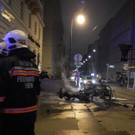 Brand in der Wiener Innenstadt: Motorrad mit Pkw kollidiert