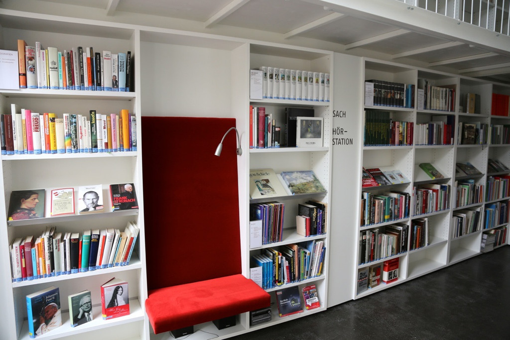 KOE_Buch und handgmacht bugo 4.jpg
