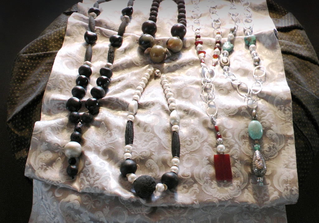 3_Ingrid_feurstein_Schmuck_DRUCK.jpg