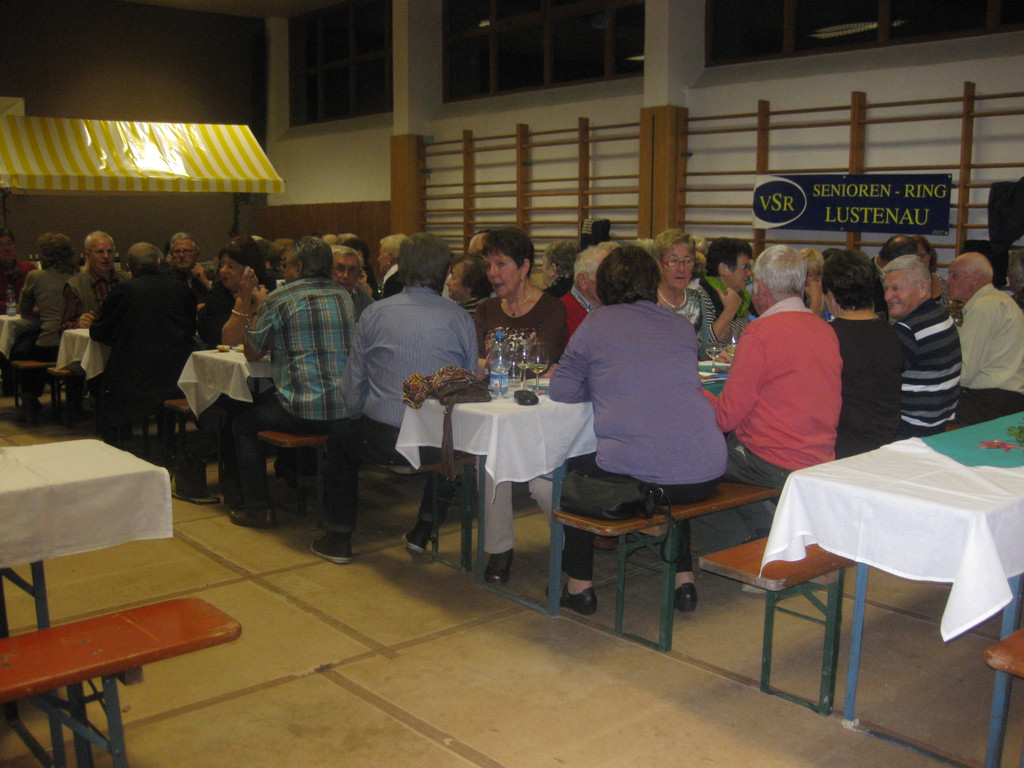 Seniorenring Weinfest in der Radlerhalle  Lustenau 15_11 _13_.JPG