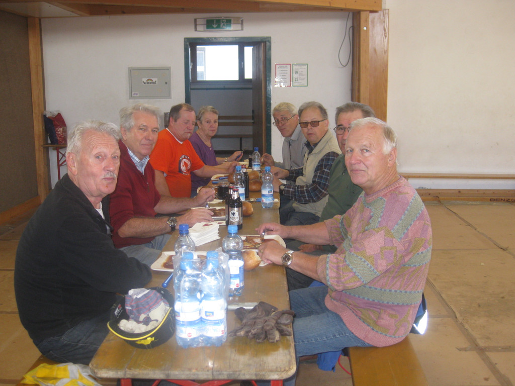 Seniorenring Weinfest in der Radlerhalle  Lustenau 15_11 _47_.JPG