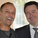 v.l.n.r. Markus Kleissl (Golfclub Lech), Dir. Georg Gundolf (Vorstand Raiffeisenbank Lech) 
