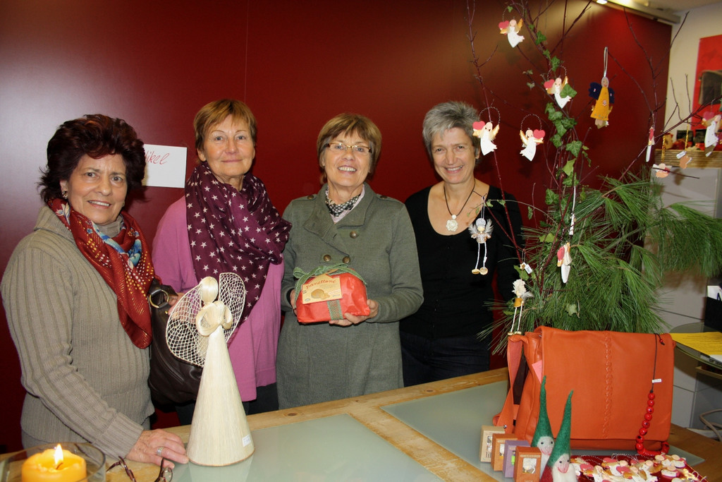 Lochau Adventzauber Weltladen.jpg
