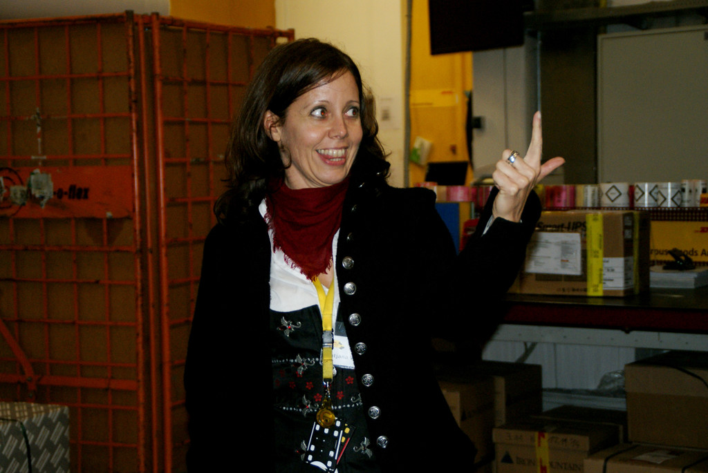 Tatjana Warner f__hrte die G__ste durch die Firma.JPG