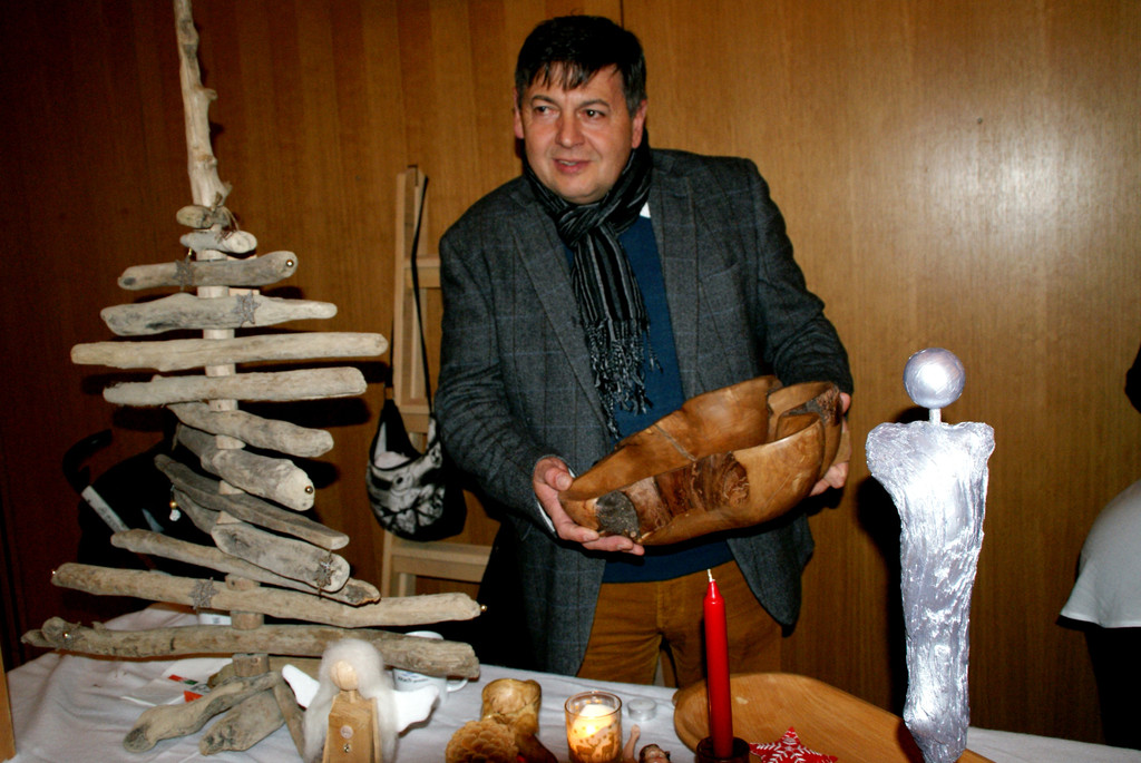 Glatt polierte Holzschalen von Josef Pfingstl aus Altach.JPG