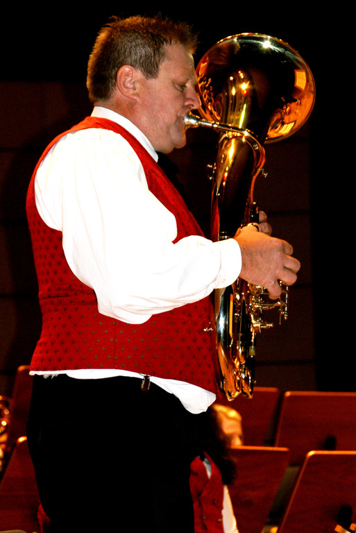 Franz-Josef Ender spielte ein Solo.JPG