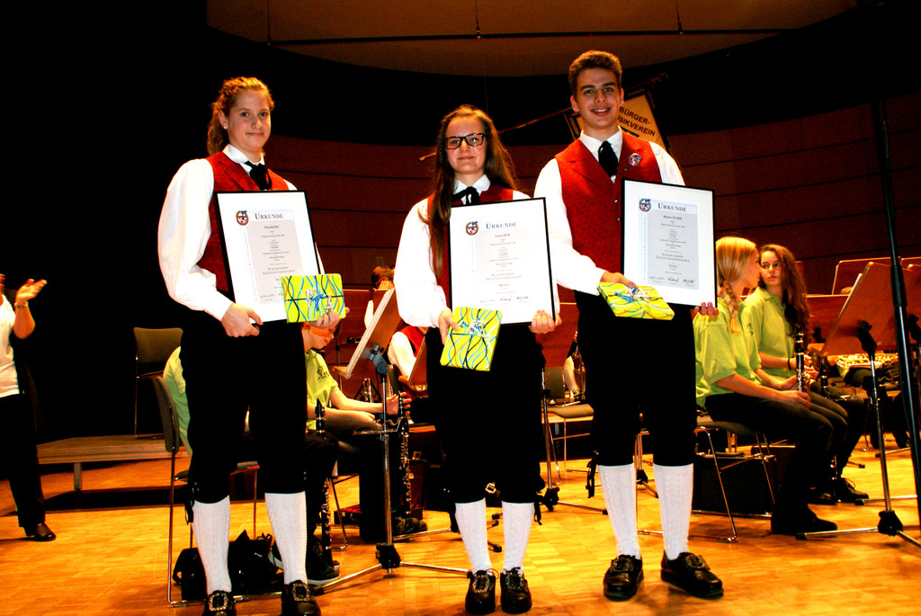 Nina Rath_ Laura D__r und Rainer Stark.JPG