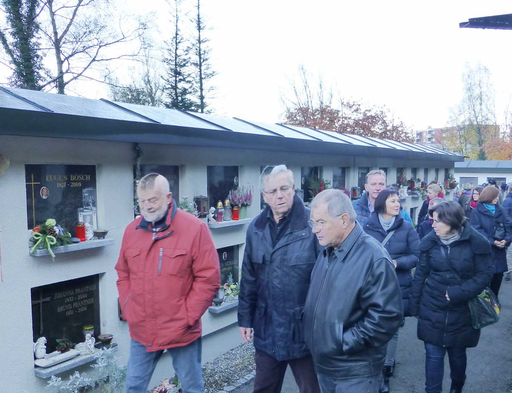 Friedhof1d Urnen.jpg