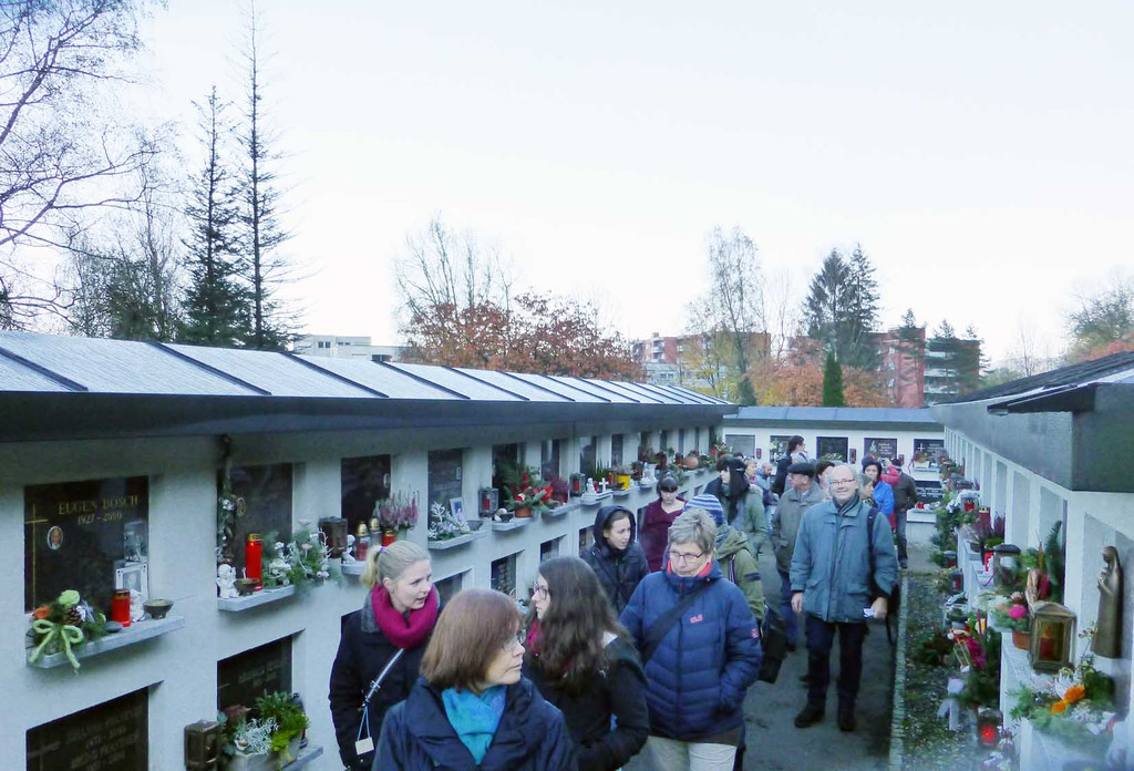 Friedhof1e Urnen.jpg