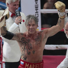 Mickey Rourke boxt in Moskau