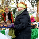 Brigitta mit herrlichem Geb__ck.JPG