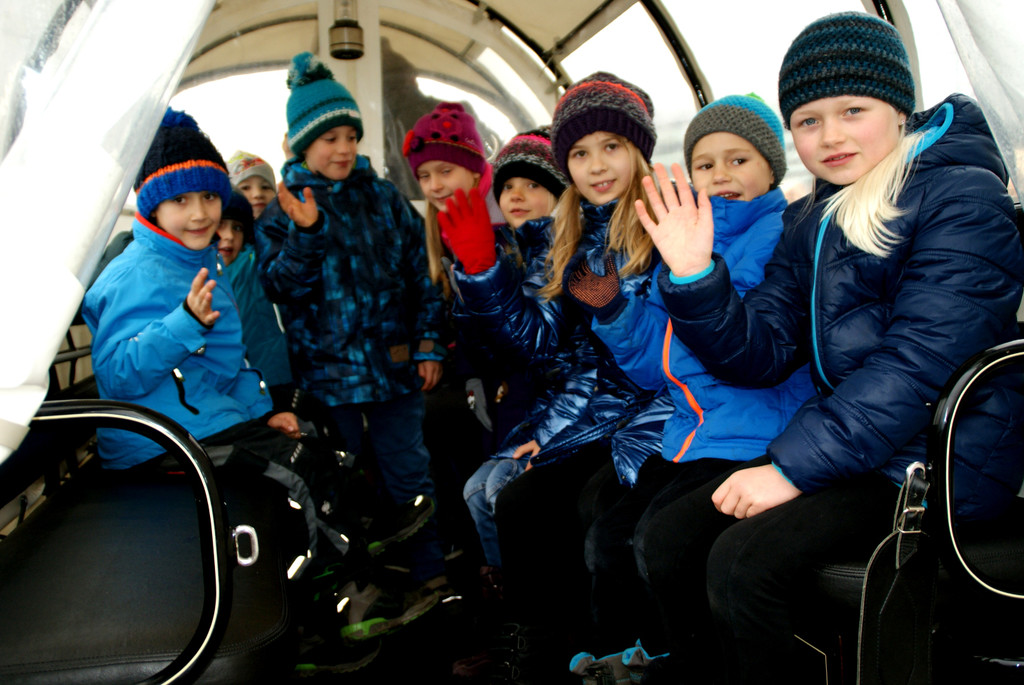 Die Kinder genossen eine Kutschenfahrt.JPG