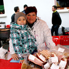 Silvia und Mia verkauften Speck vom Bura-Karle.JPG