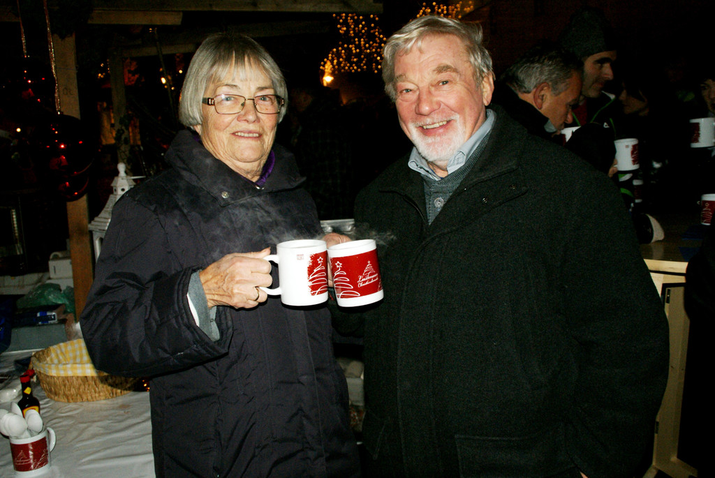 Rita und Sigi genie__en die Atmosph__re.JPG