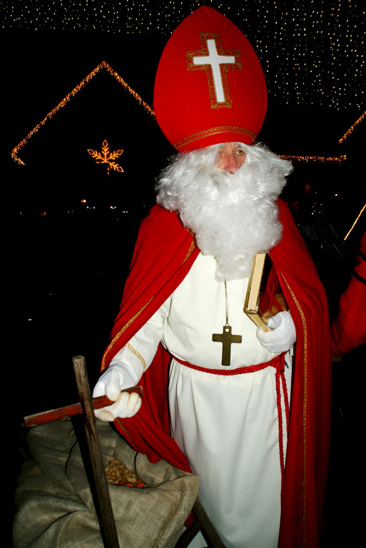 Schwer beladen kam der Nikolaus.JPG
