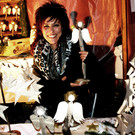 Sonja pr__sentiert Kostbarkeiten vom Kreativ Shop.JPG