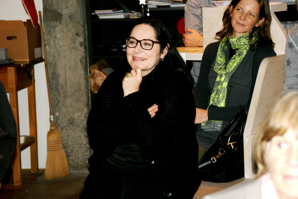 Astrid Riedl_ fasziniert von der Weihnachtsgeschichte.JPG