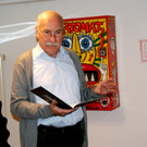 Otto Hofer las selbst aus seinem Buch.JPG