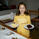 Leonie _10_ mit k__stlichen Kuchem_ gebacken von den Schiverein-Mitgliedern.JPG