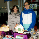 Melanie Bernecker und Stephanie M__ller mit ihren Stempelgr____en und Karten.JPG