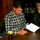 Kurt Fischer will helfen_ Raum f__r Insekten zu schaffen.JPG