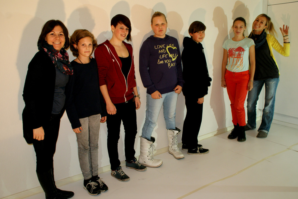 Kerstin Hofer und Manuela Malin mit den M__dchen.JPG