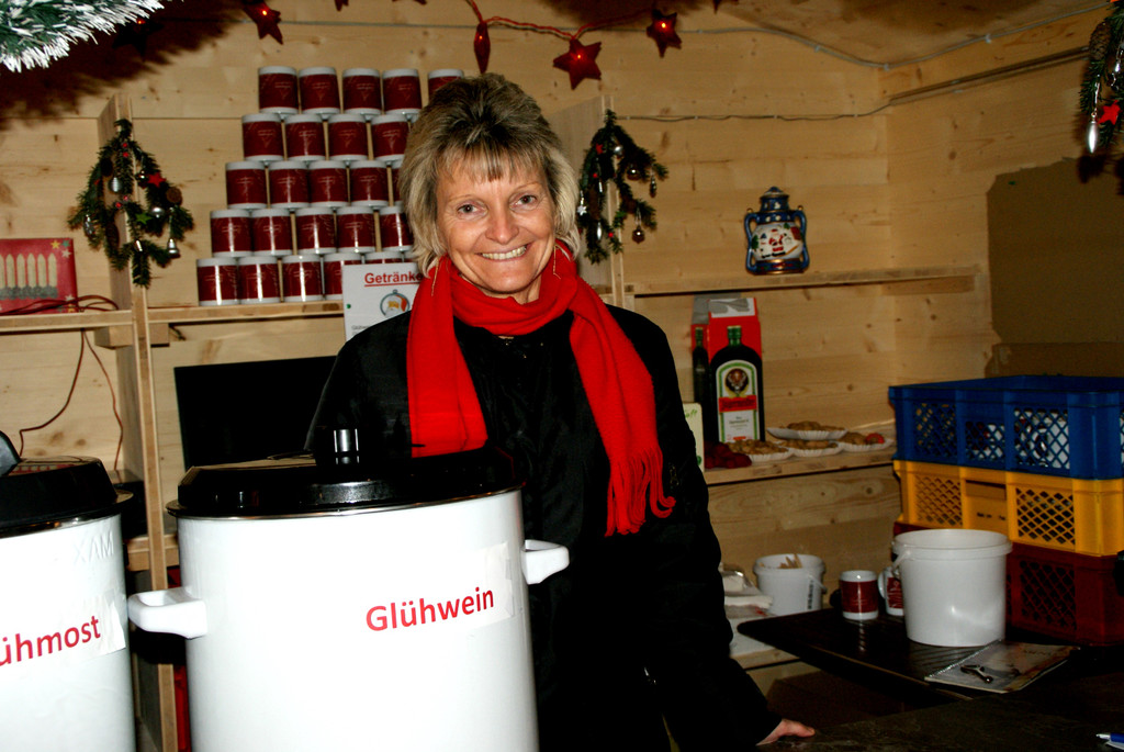 Berghild schenkte hei__e Getr__nke aus.JPG