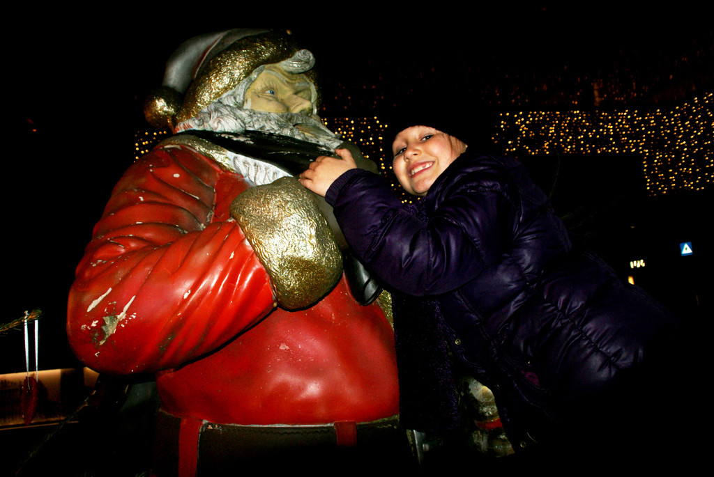 Rosa _7_ freut sich aufs Christkind.JPG