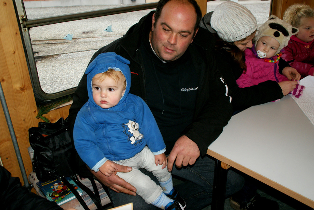 Geschichtenerz__hlen im Zugwaggon.JPG