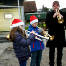 Katharina_ Moritz und Simon spielten Adventlieder.JPG