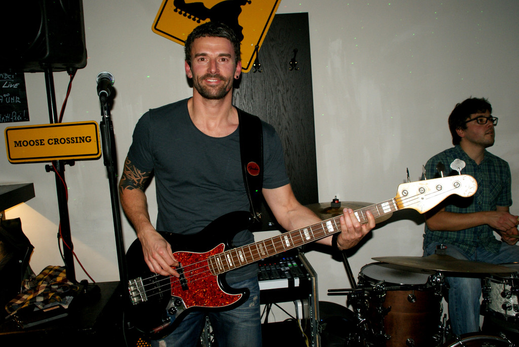 Daniel Kroell am Bass.JPG