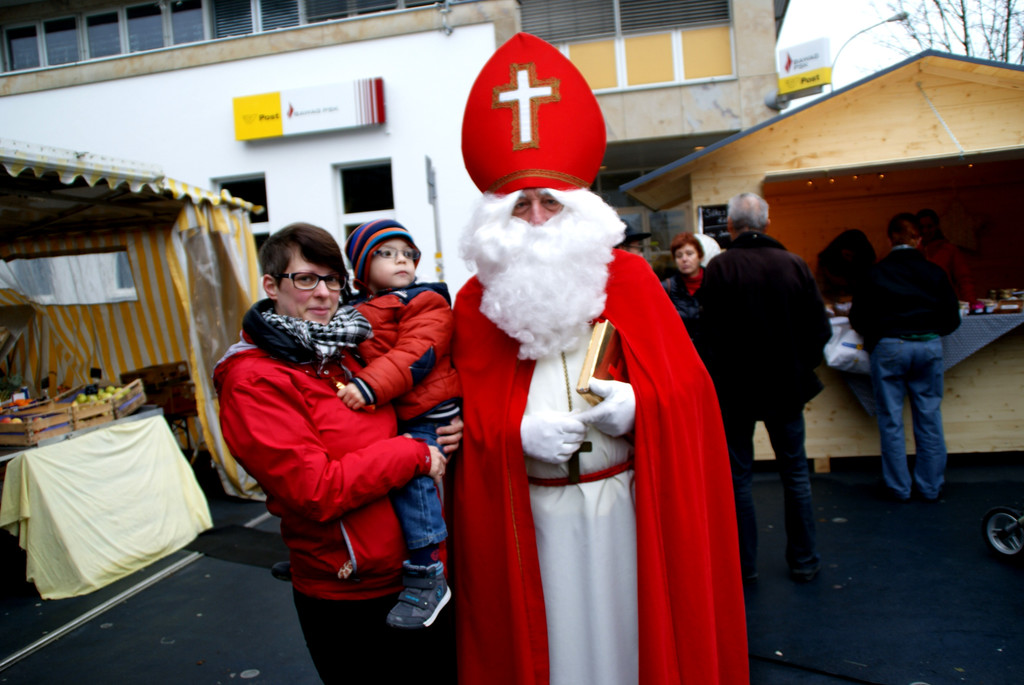 Nadine besucht mit Maximilian den Nikolaus.JPG