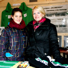 Natalie und Andrea am Austria Stand.JPG