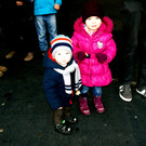 Simon _1_ und Annika _3_ - gleich kommt der Nikolaus.JPG