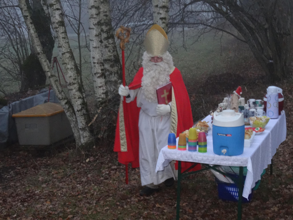 Nikolausfeier im Wald am 4_12 _37_.JPG