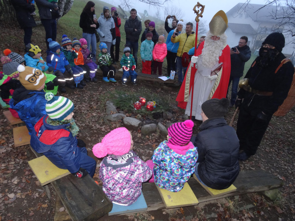 Nikolausfeier im Wald am 4_12 _42_.JPG