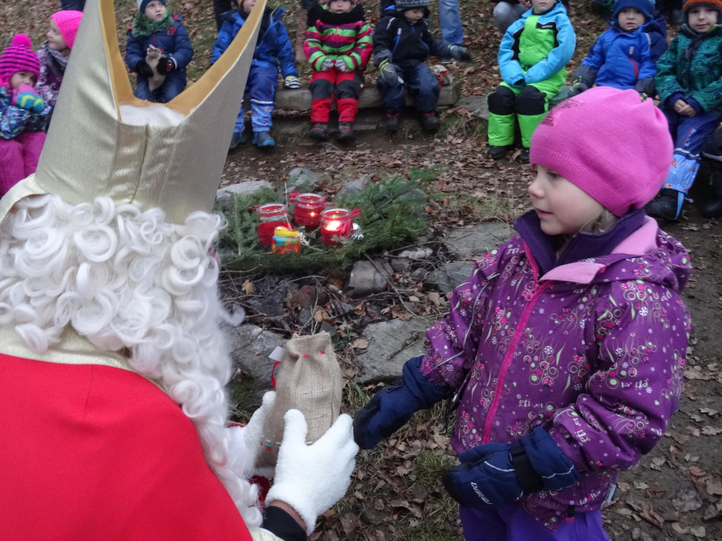 Nikolausfeier im Wald am 4_12 _78_.JPG