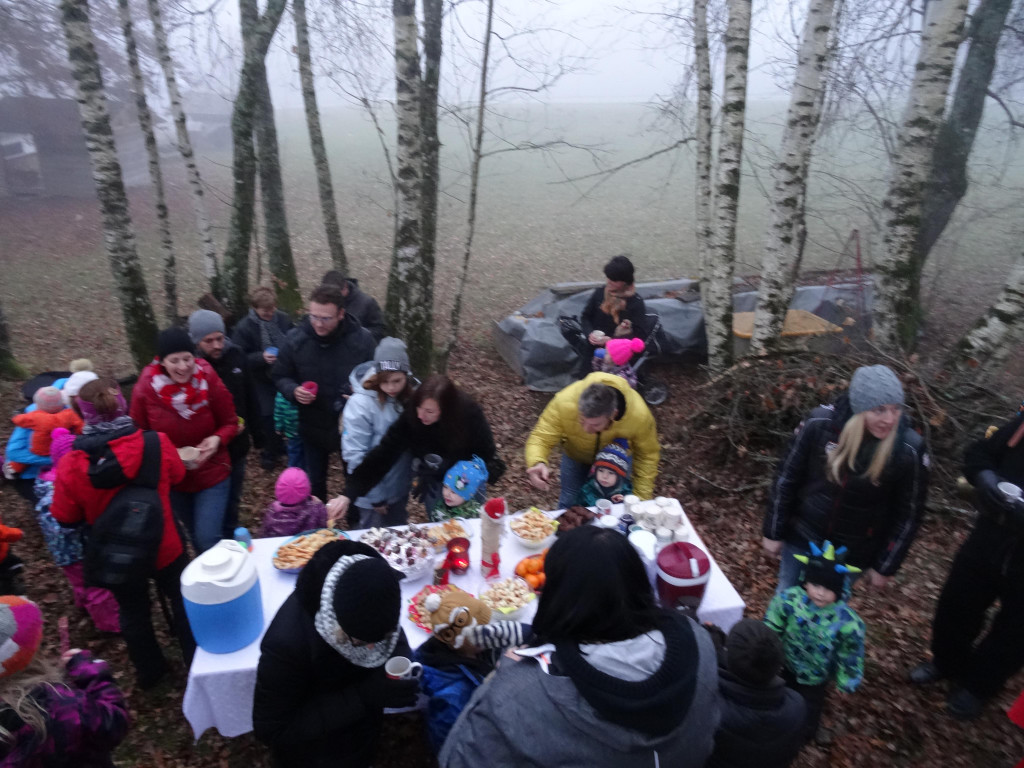 Nikolausfeier im Wald am 4_12 _116_.JPG