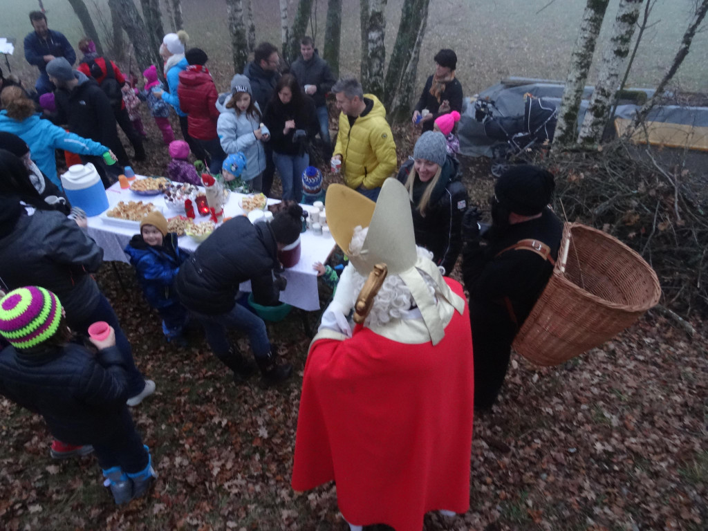 Nikolausfeier im Wald am 4_12 _118_.JPG