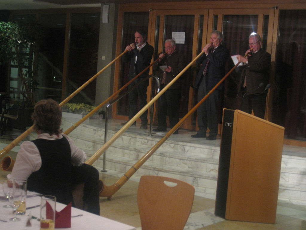 Adventsfeier vom Seniorenring  im Foyer Reichshofsaal 09_12 _15_.JPG