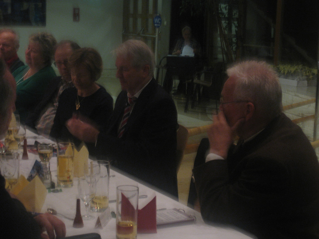 Adventsfeier vom Seniorenring  im Foyer Reichshofsaal 09_12 _17_.JPG